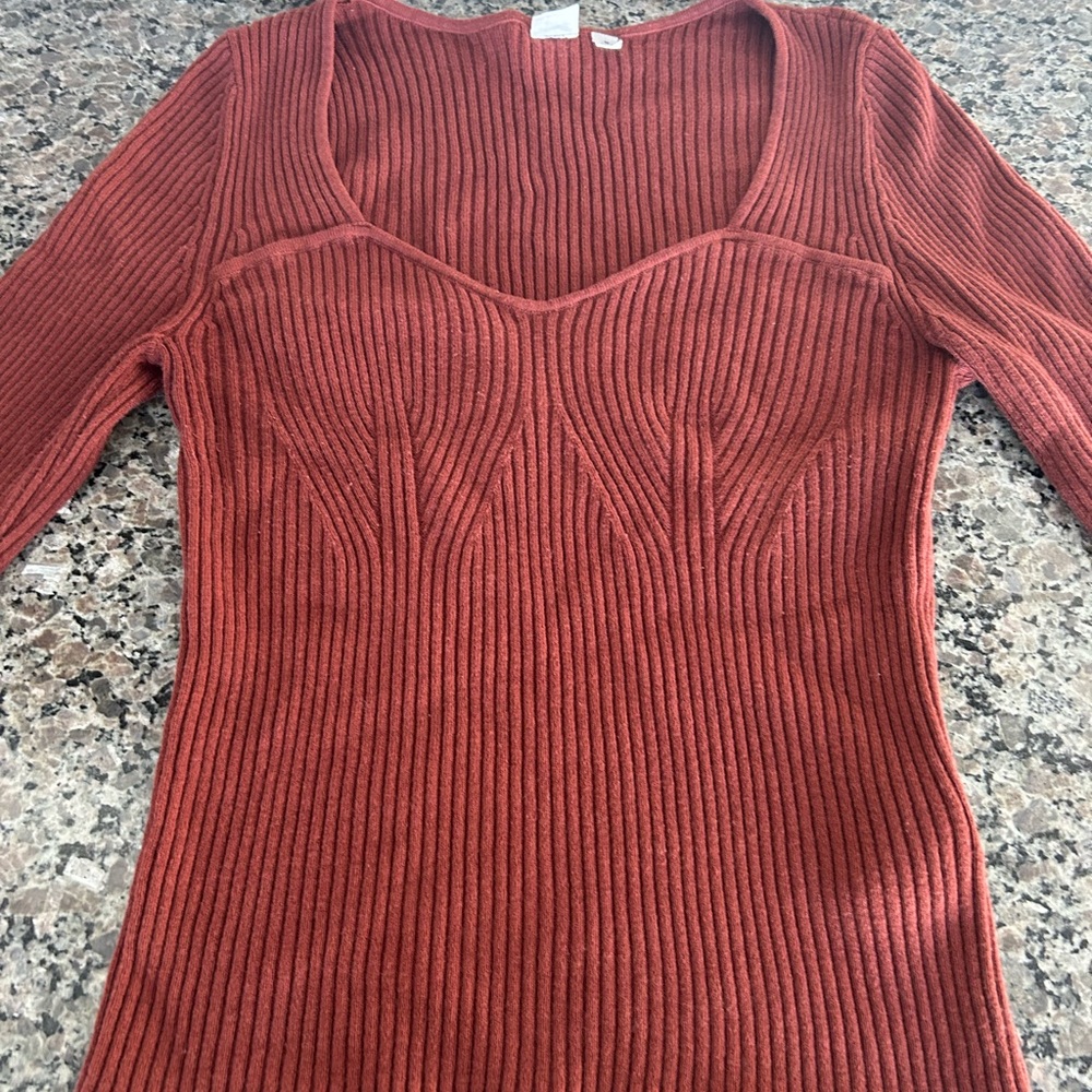 GAP Ribbed Knit Top in Deep Rust size medium - Picture 3 of 6